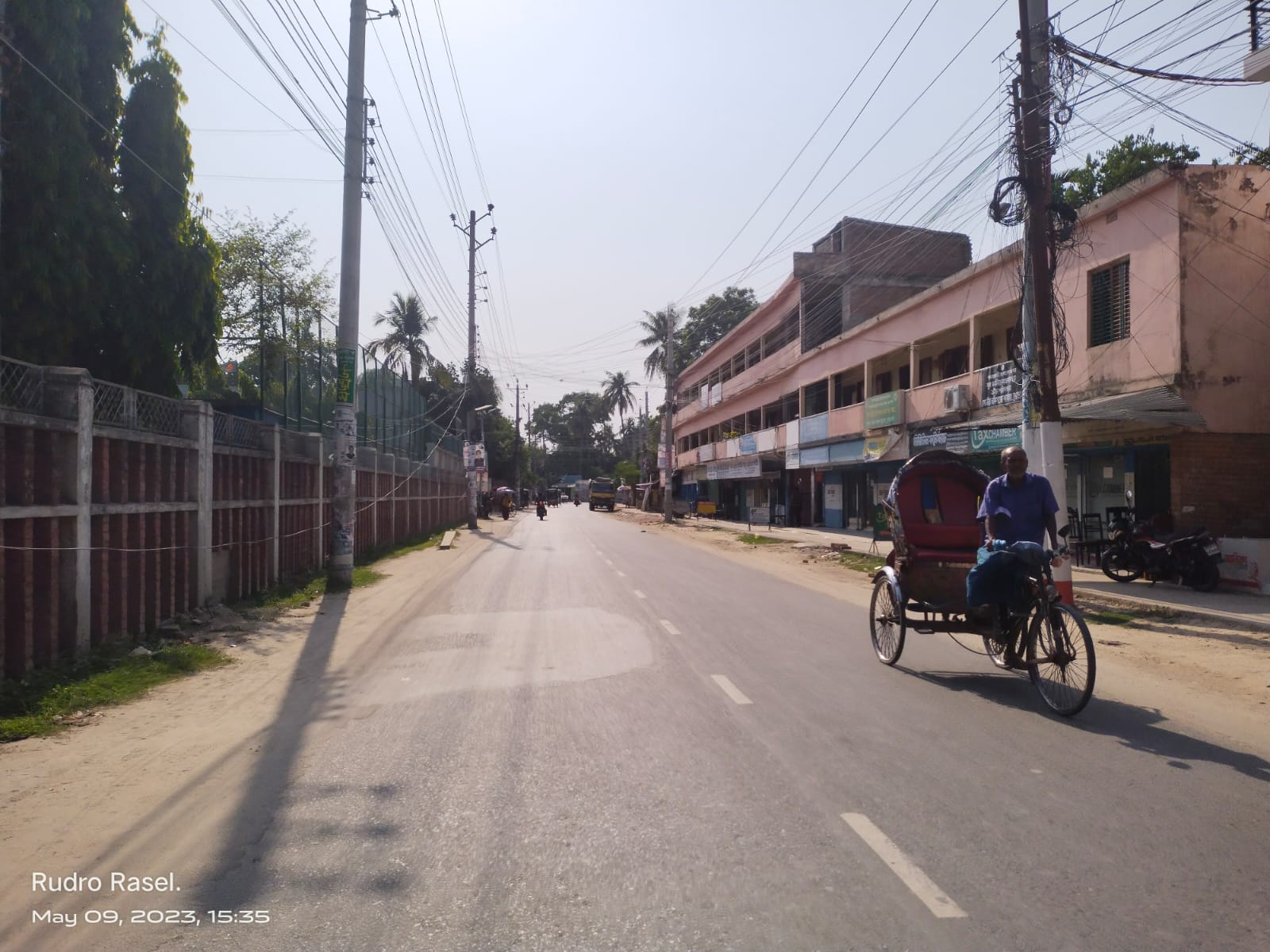 তীব্র গরমে হাঁসফাঁস অবস্থা