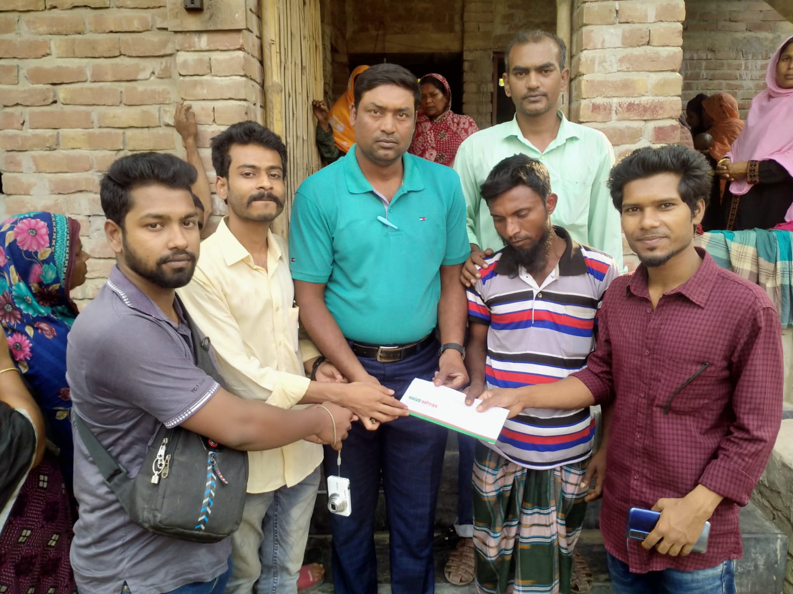 চুয়াডাঙ্গায় জন্ম নেয়া চার জমজ কন্যার পরিবারের পাশে সাহিদুজ্জামান টরিক