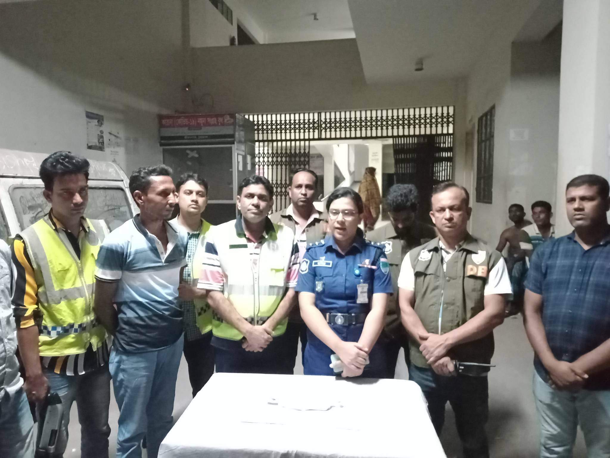 জীবননগরে প্রায় দেড় কোটি টাকার স্বর্ণসহ আটক ৩