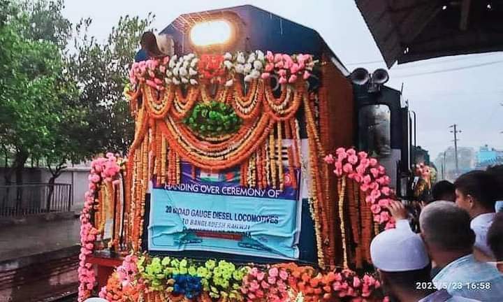 দর্শনায় পৌঁছেছে ভারতের উপহারের ২০টি রেল ইঞ্জিন