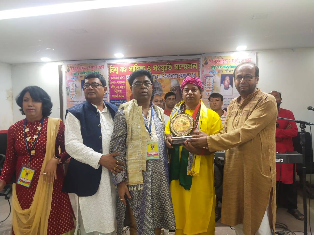 ধীরু বাউলসহ ১০ জন শিল্পী পেলেন সম্মাননা