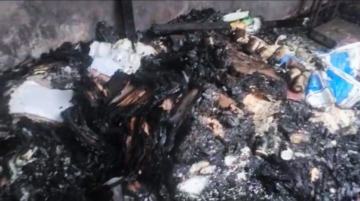 দামুড়হুদার চারুলিয়ায় সার ও কীটনাশকের দোকানে অগ্নিকাণ্ড