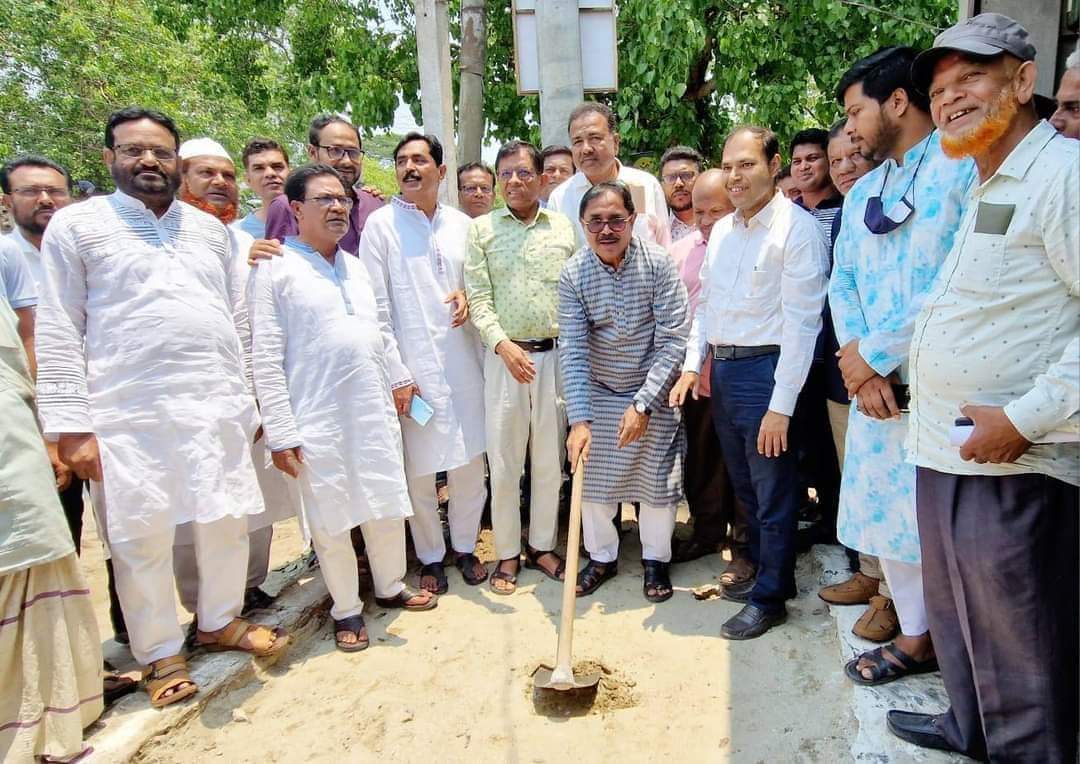 দর্শনায় ড্রেন নির্মাণ কাজের উদ্বোধন করলেন এমপি টগর