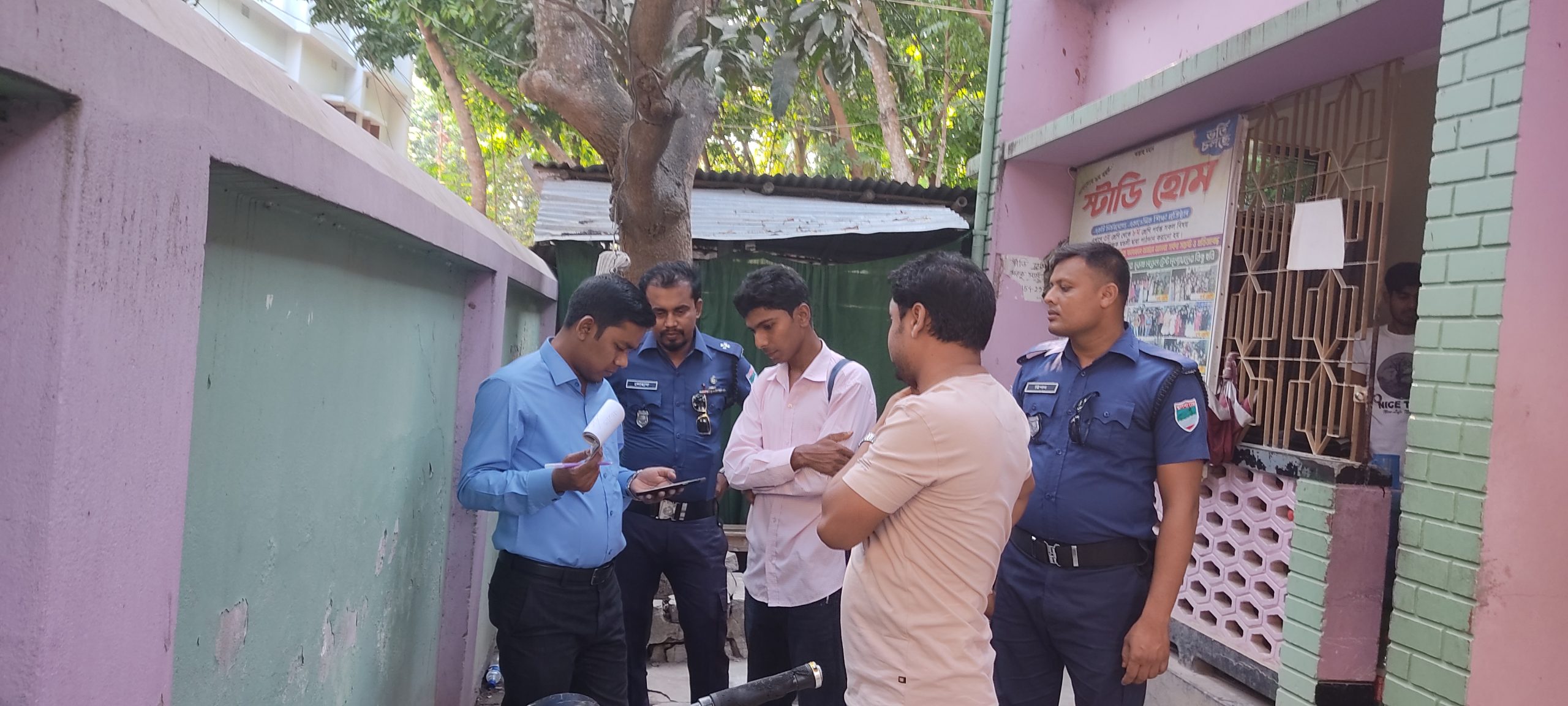 চার কোচিং সেন্টারে তালা ও জরিমানা