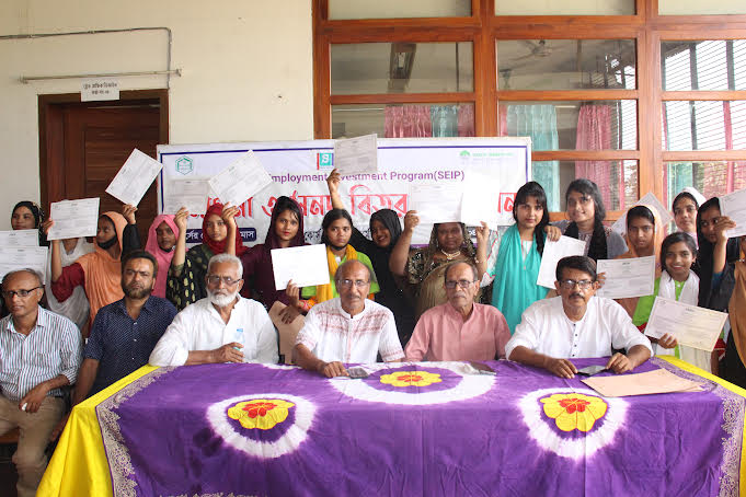 দর্শনায় ফ্যাশন গার্মেন্টস বিষয়ক প্রশিক্ষণের সমাপ্তি
