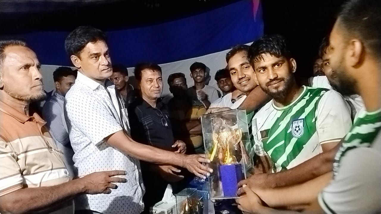 রাজাপুর বালিয়াপাড়া ফুটবল টুর্নামেন্ট ও পুরস্কার বিতরণ