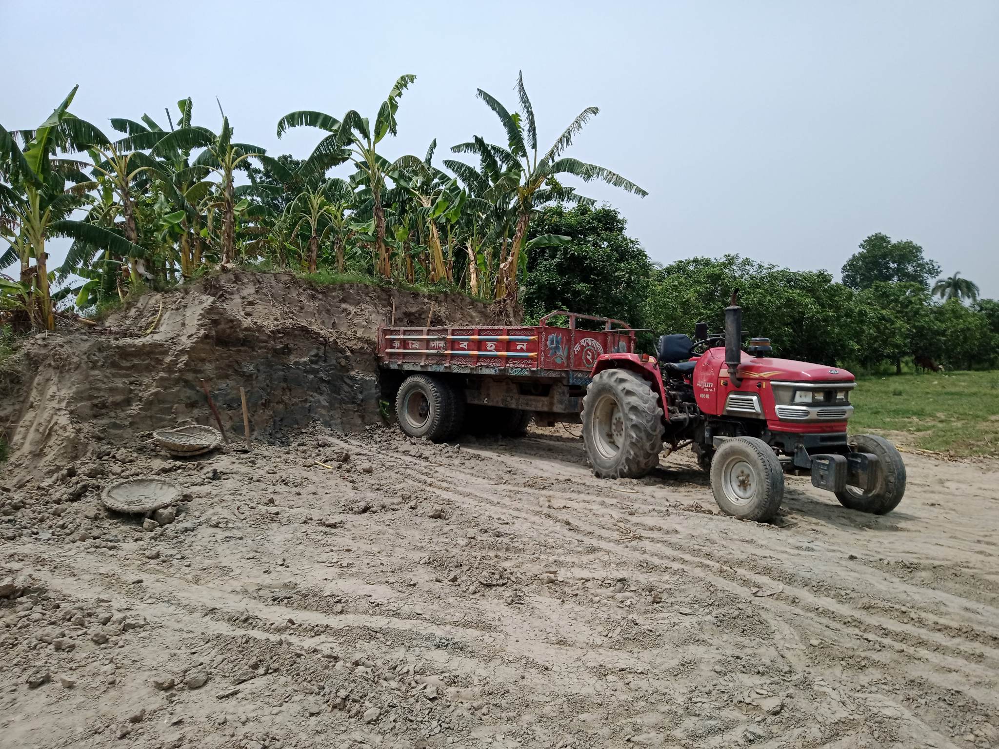 ভৈরব নদের মাটি যাচ্ছে ইটভাটায়, নির্বিকার প্রশাসন