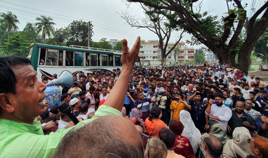 ‘বিদ্যুতের এমন ব্যর্থতার জন্য সরকারের পদত্যাগ করা উচিত’