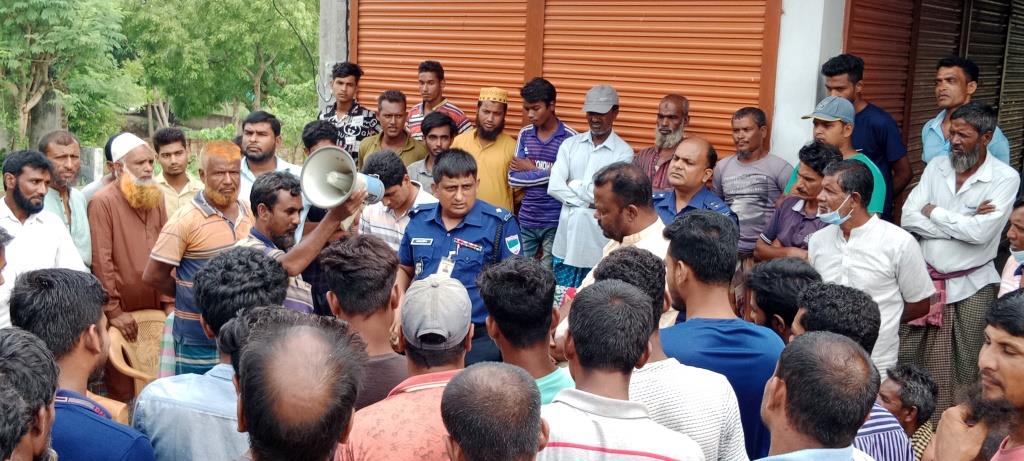 চুরি-ছিনতাই রোধে পুলিশের সচেতনতামূলক পথসভা