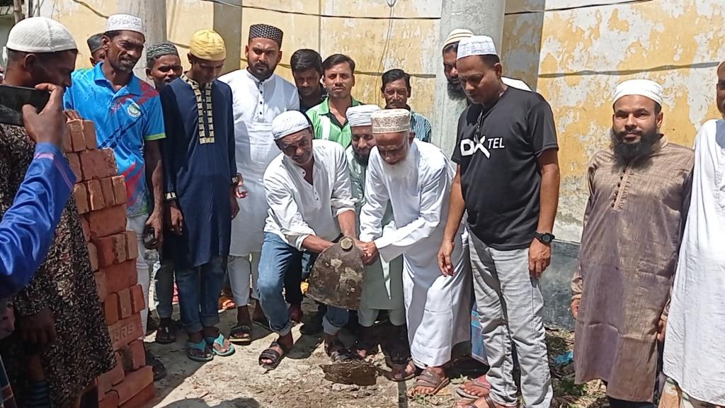 চুয়াডাঙ্গা নতুন স্টেডিয়াম মসজিদের গম্বুজ নির্মাণকাজের উদ্বোধন