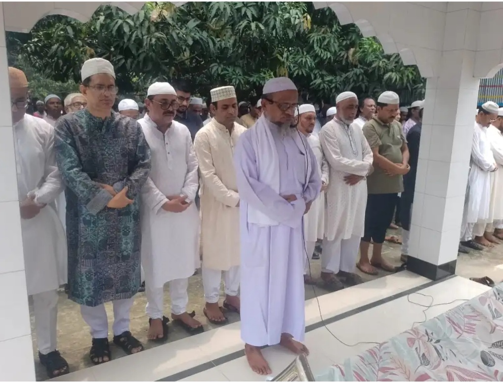 এমপি হাজী আলী আজগার টগরের মায়ের দাফন সম্পন্ন,জানাজায় মানুষের ঢল