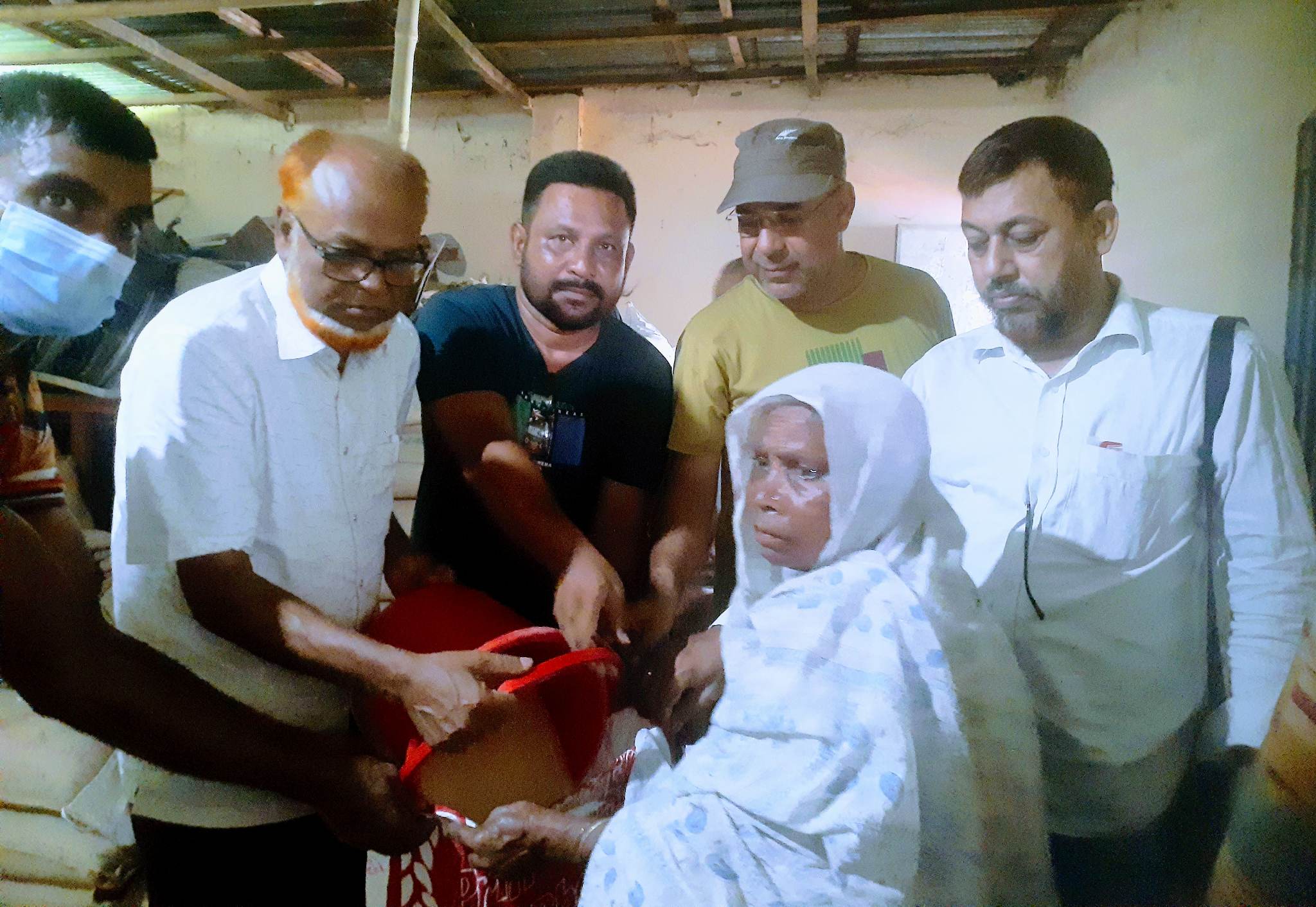 ঈদুল আজহা উপলক্ষে উথলী ইউনিয়নে ভিজিএফএ’র চাল বিতরণ