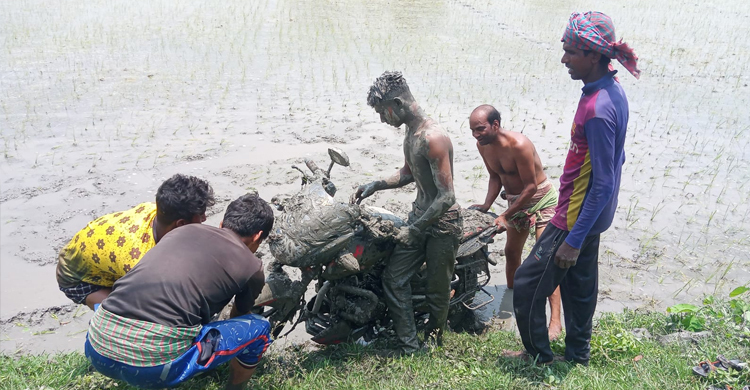 মোটরসাইকেল নিয়ন্ত্রণ হারিয়ে প্রাণ গেল এসএসসি পরীক্ষার্থীর