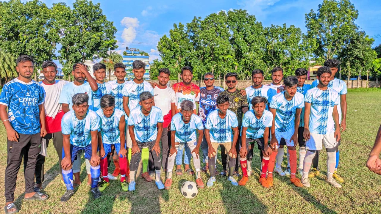 জীবননগরে বঙ্গবন্ধু গোল্ডকাপ ফুটবল টুর্নামেন্টে মনোহরপুর ইউনিয়ন ও জীবননগর পৌর দলের জয়