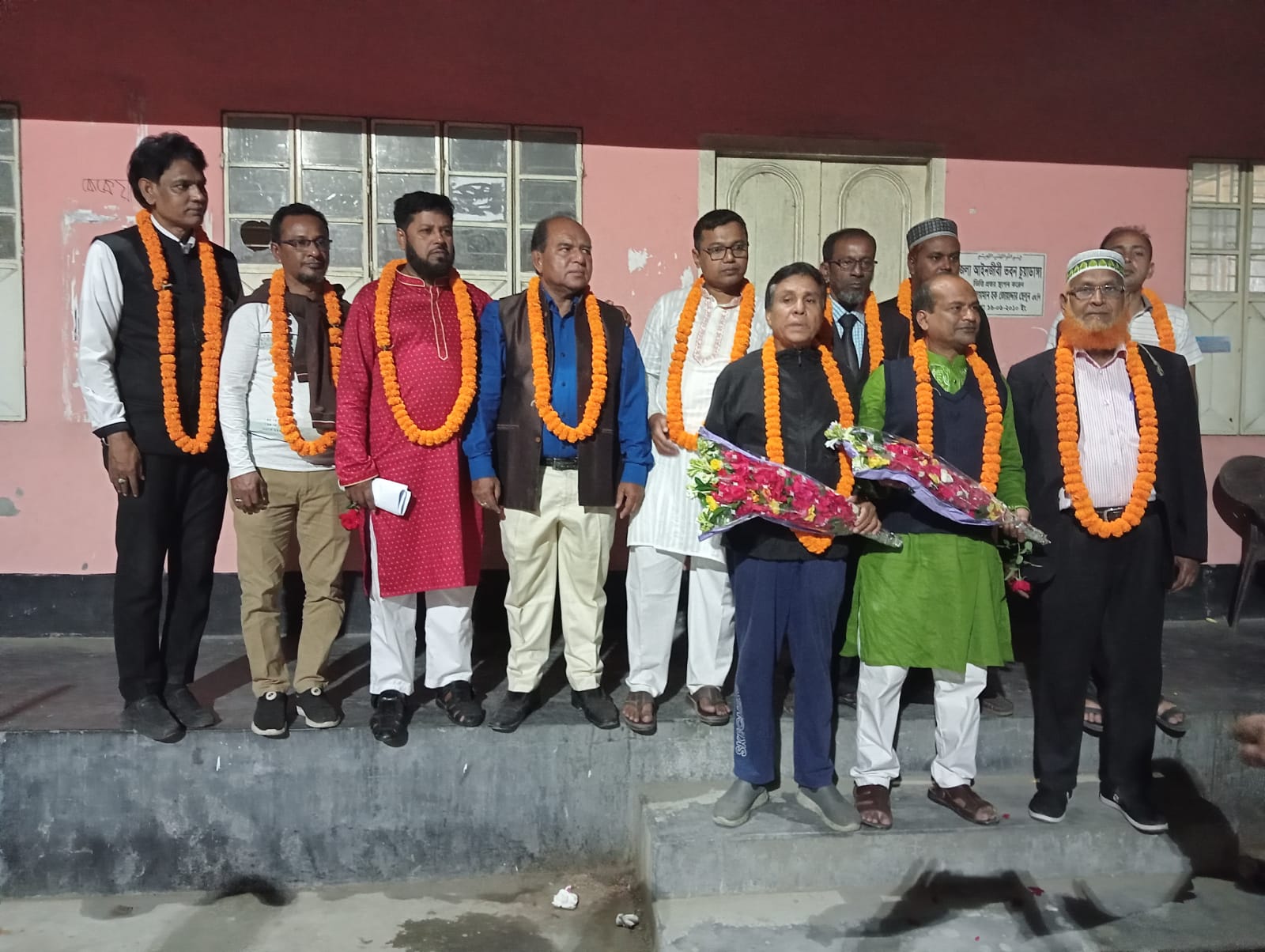 চুয়াডাঙ্গা জেলা আইনজীবী সমিতি নির্বাচনে ১৫টি পদের মধ্যে সভাপতি-সম্পাদকসহ