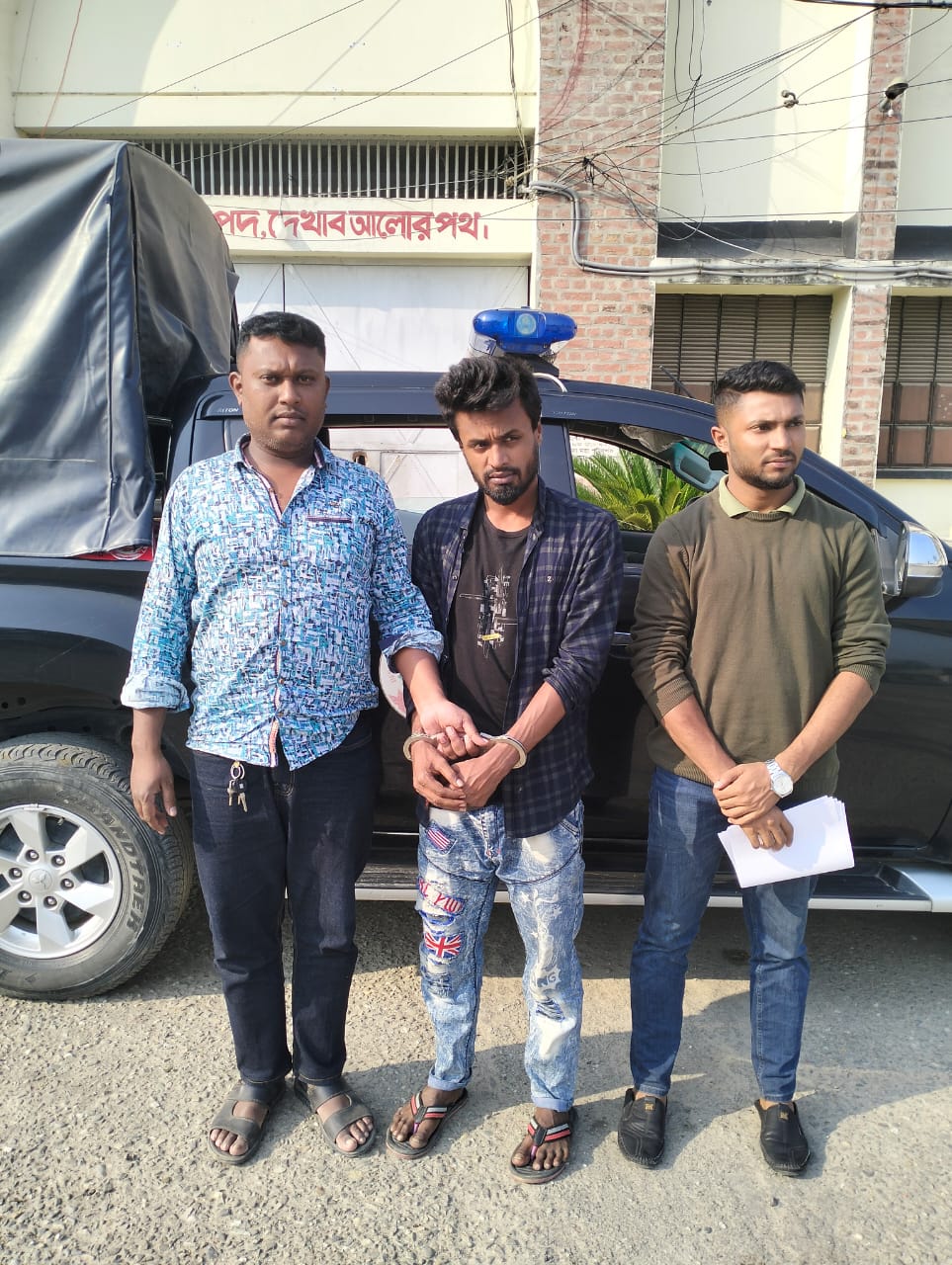 চুয়াডাঙ্গায় গাঁজাসহ আটক যুবকের ভ্রাম্যমাণ আদালতে জেল
