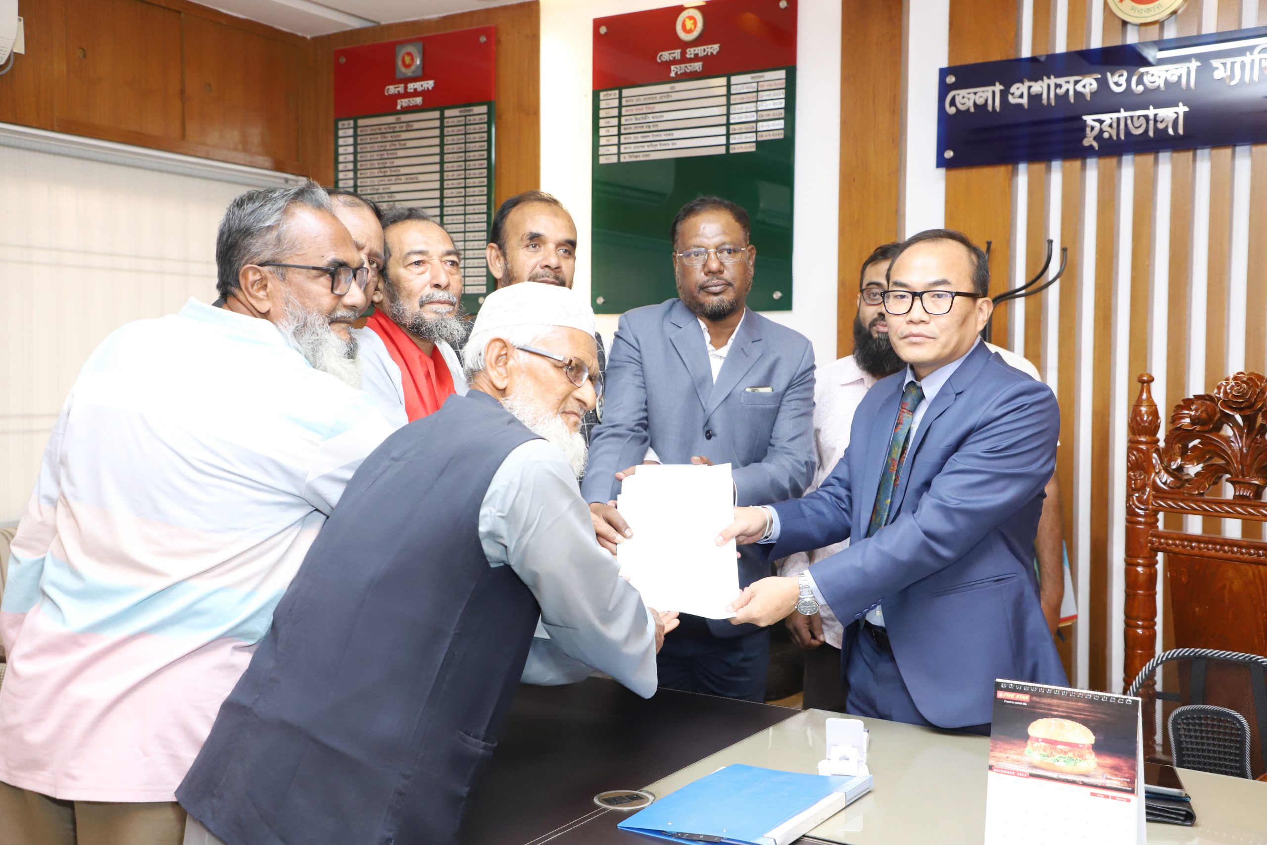 চুয়াডাঙ্গায় দিলীপ কুমারের পক্ষে জাতীয় সংসদ নির্বাচনের মনোনয়নপত্র উত্তোলন করলেন নেতা-কর্মীরা