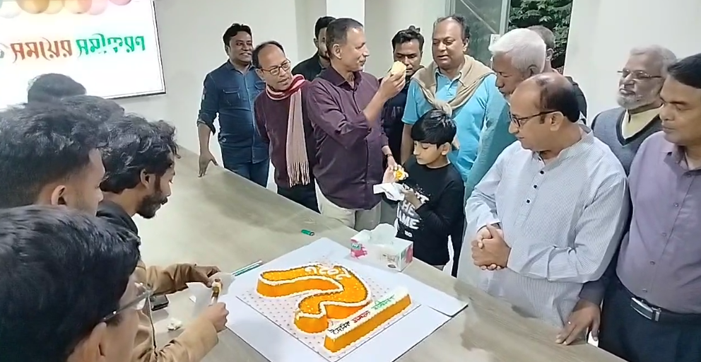 সৃজনশীল চিন্তা ধারার অনবদ্য প্রকাশে পাঠক প্রিয়তার শীর্ষে সময়ের সমীকরণ
