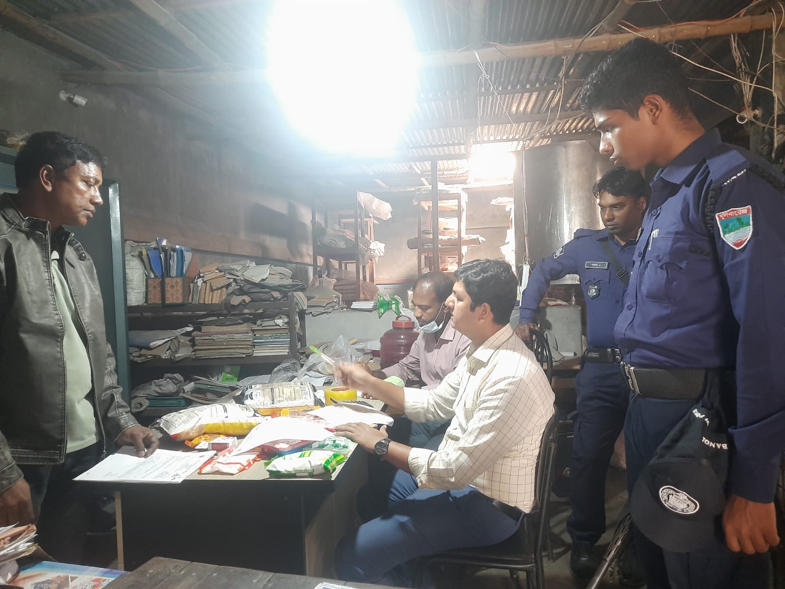 নানা অনিয়মে এক প্রতিষ্ঠানে লাখ টাকা জরিমানা