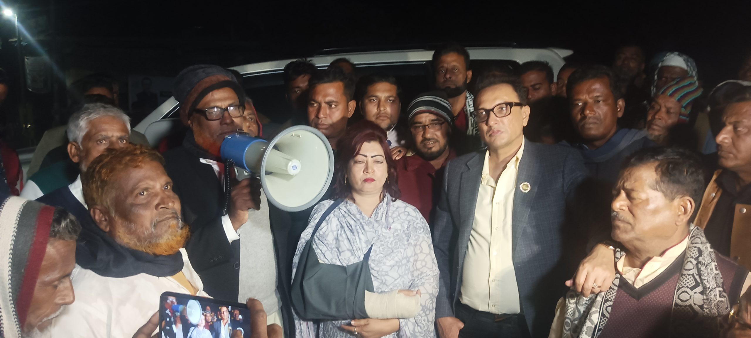 আলমডাঙ্গার চিৎলা ইউনিয়নে গণসংযোগকালে ঈগল মার্কার প্রার্থী দিলীপ কুমার আগরওয়ালা