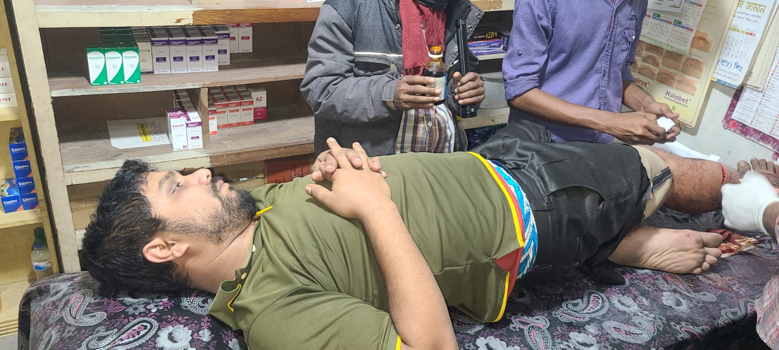 ব্যবসায়ীকে কুপিয়ে প্রায় ৩ লাখ টাকা ছিনিয়ে নেওয়ার অভিযোগ