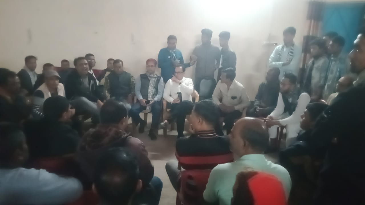 আলমডাঙ্গায় আহত নেতা-কর্মীদের দেখতে গেলেন দিলীপ কুমার