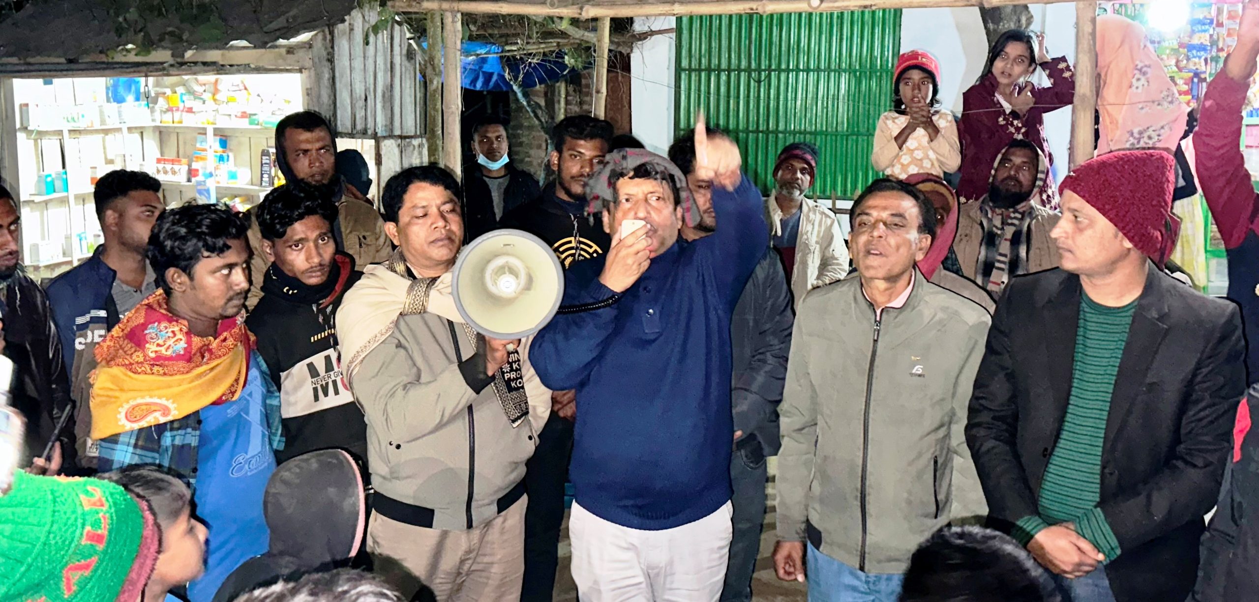 চুয়াডাঙ্গার বিভিন্ন স্থানে নৌকার পথসভা ও গণসংযোগকালে টোটন জোয়ার্দ্দার