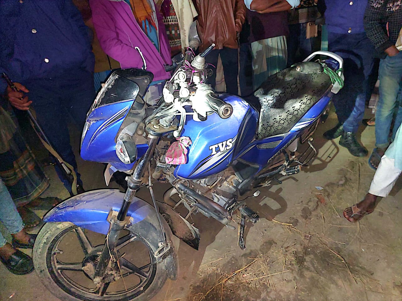 আলমডাঙ্গার জামজামিতে ‘ঈগল’ প্রতীকের সমর্থকের মোটরসাইকলে ভাঙচুর