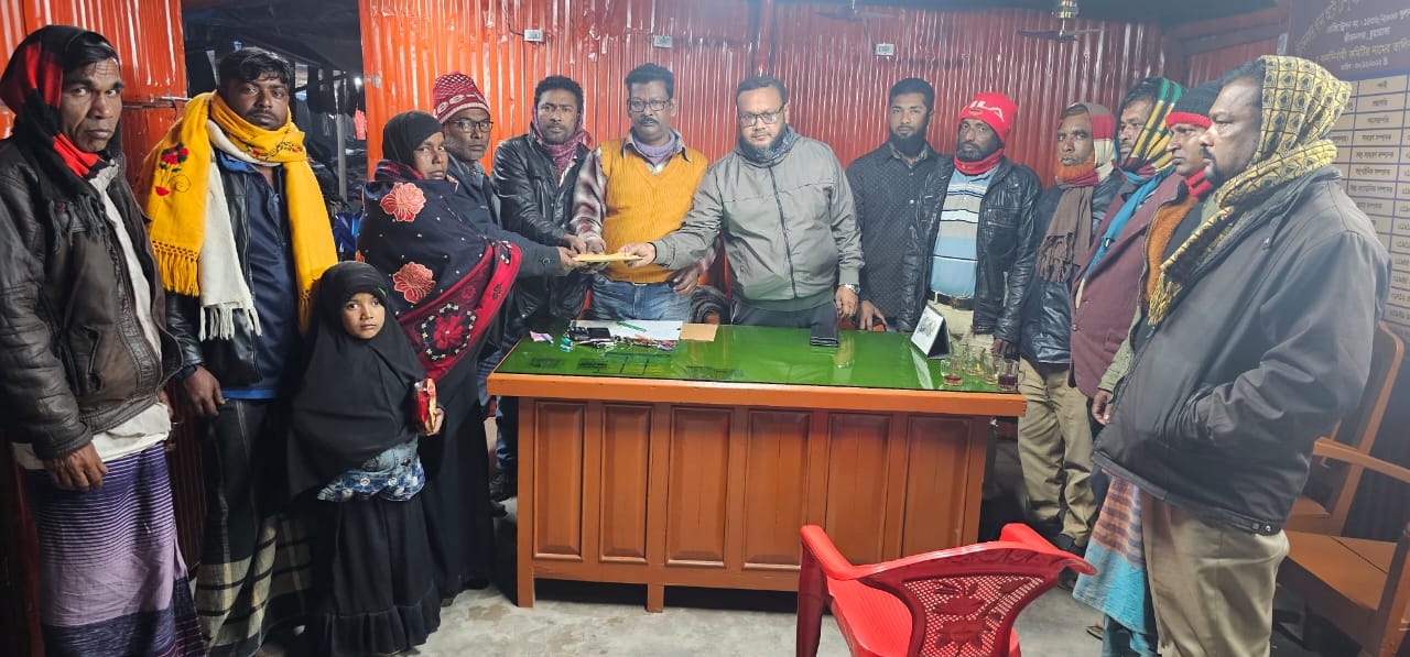 জীবননগরে মিশুক ও ইজিবাইক মালিক সমিতির মৃত্যুকালীন চেক বিতরণ
