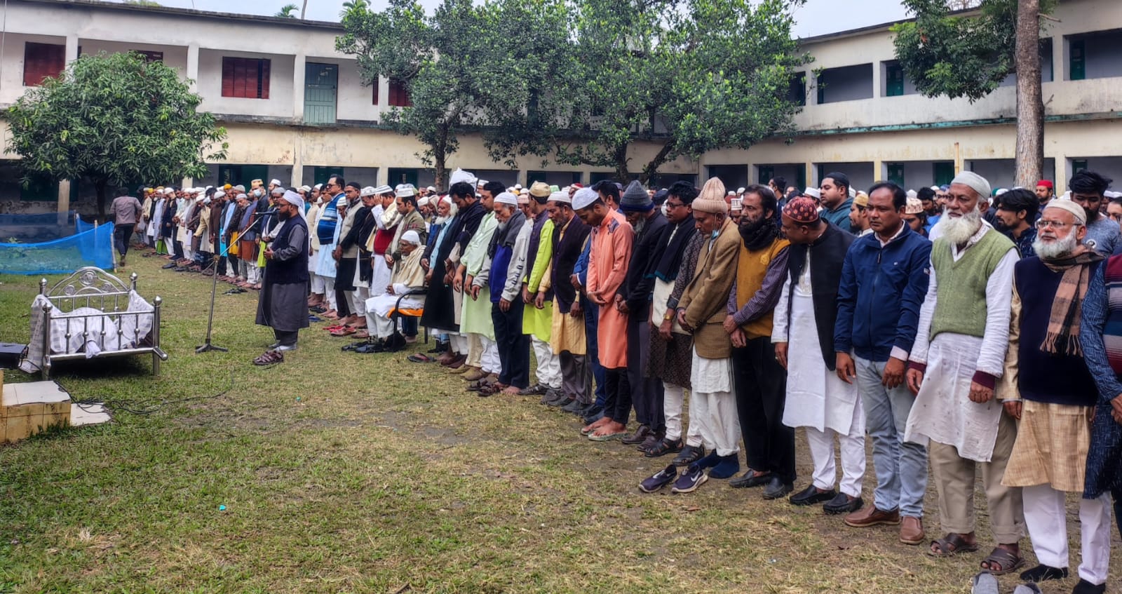 চুয়াডাঙ্গায় রাষ্ট্রীয় মর্যাদায় বীর মুক্তিযোদ্ধা রেজাউল হক মালিক মুকুলের দাফনকার্য সম্পন্ন