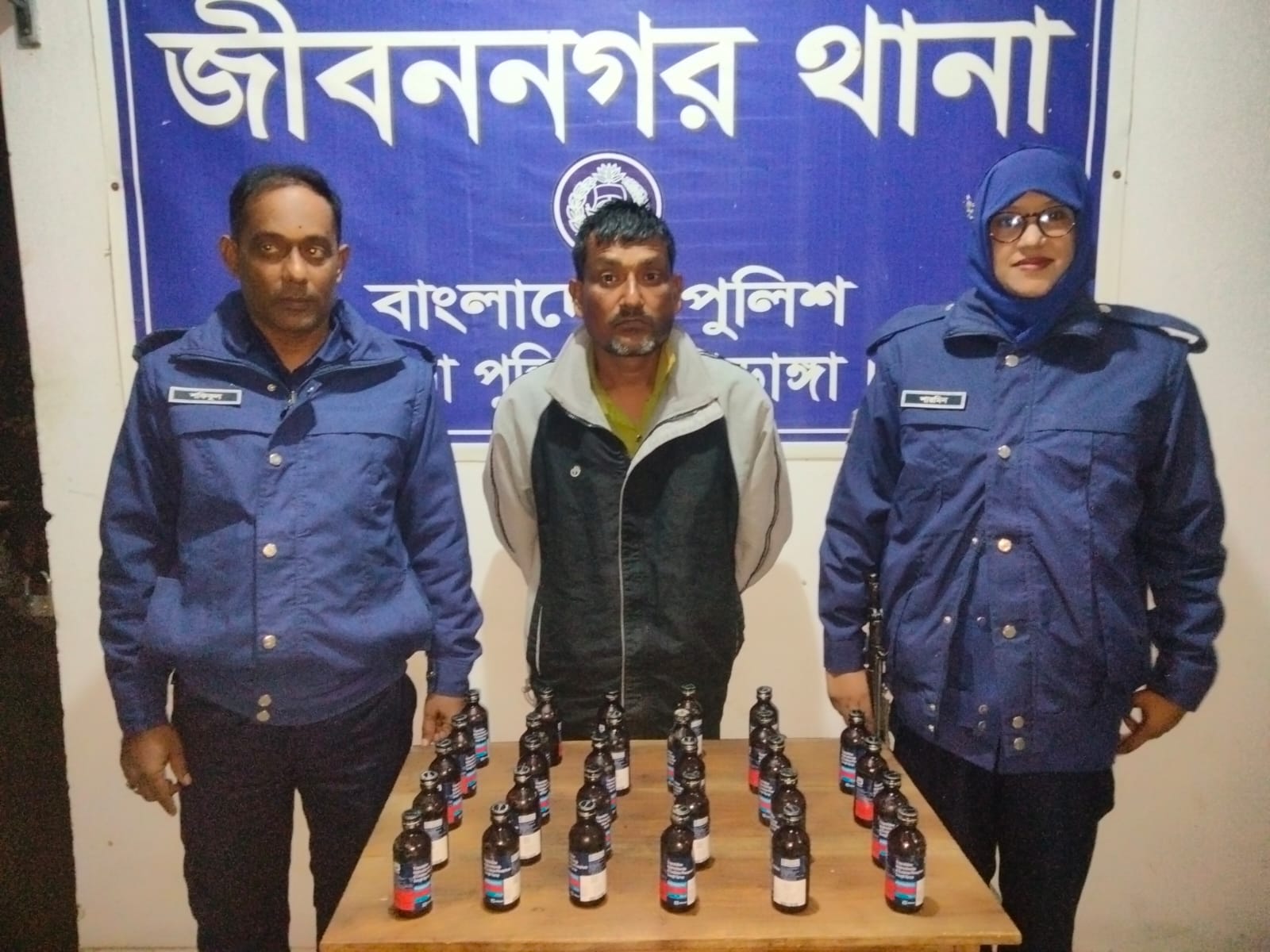 জীবননগরে ৩০ বোতল ফেনসিডিলসহ একজন গ্রেপ্তার