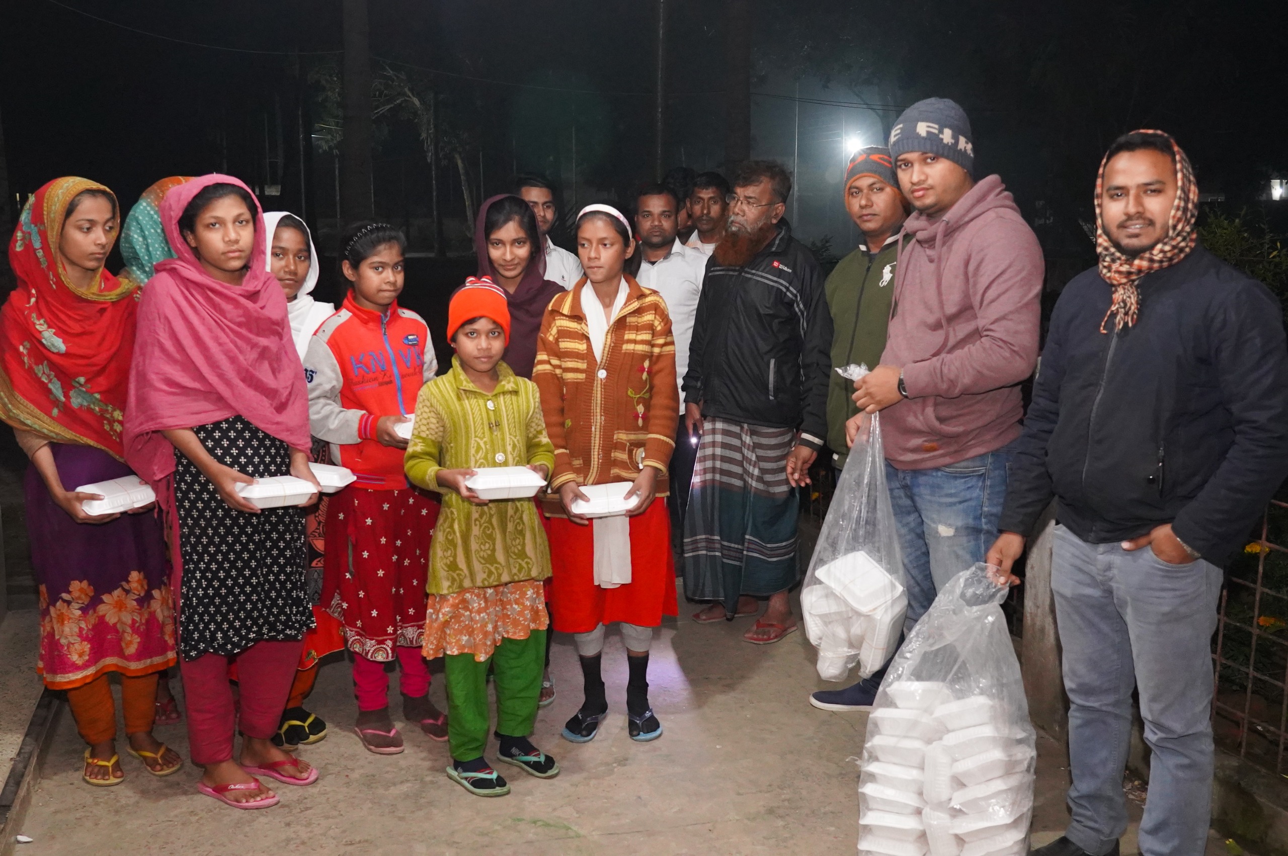 চুয়াডাঙ্গায় শীতার্ত অসহায় ও এতিমদের মাঝে খাবার বিতরণ