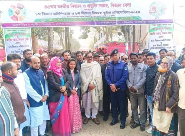 দামুড়হুদায় দুই দিনব্যাপী বিজ্ঞান ও প্রযুক্তি মেলার উদ্বোধনকালে এমপি টগর