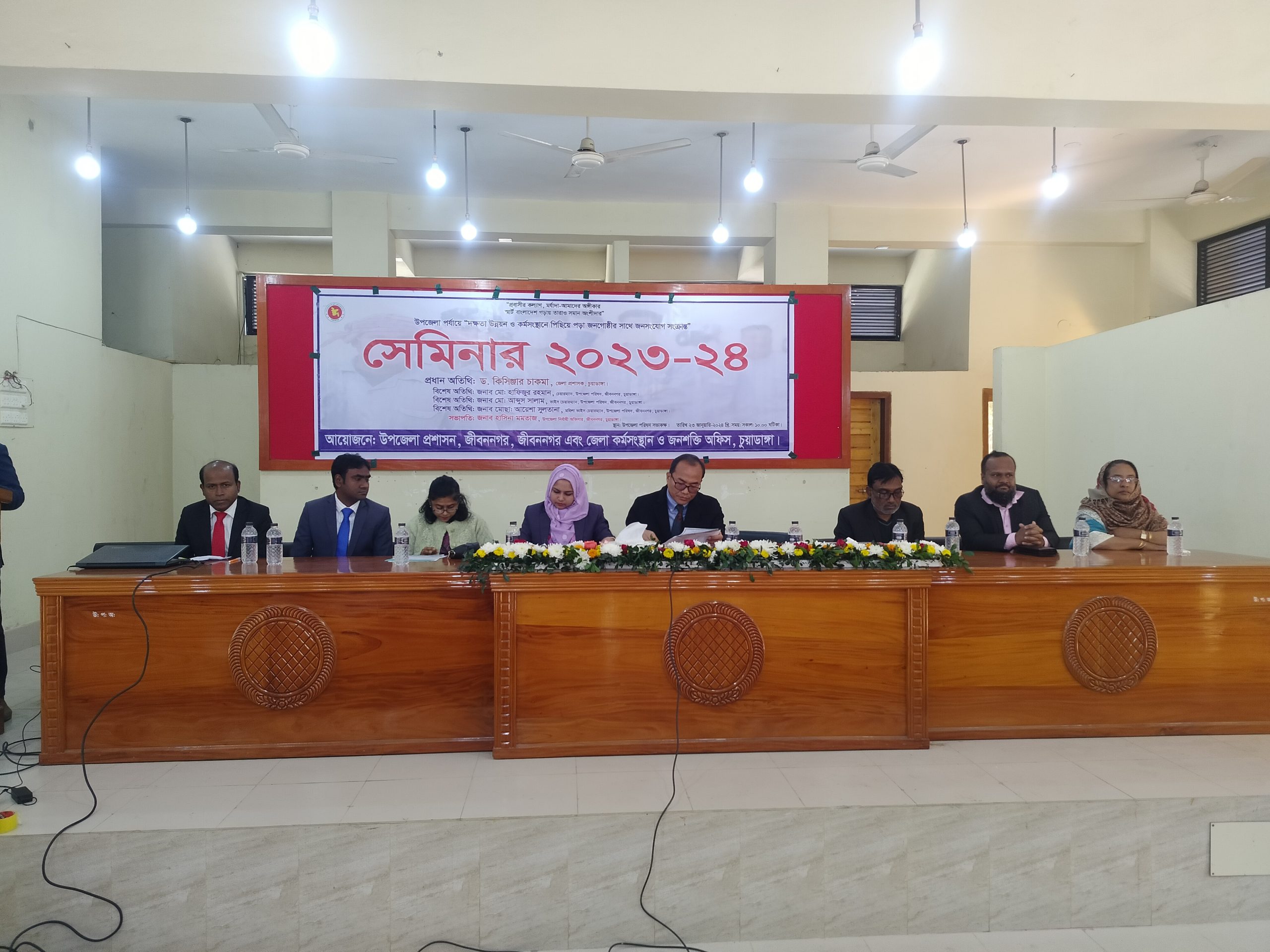 অসন্তোষ প্রকাশ করে অনুষ্ঠান ছেড়ে চলে গেলেন ডিসি