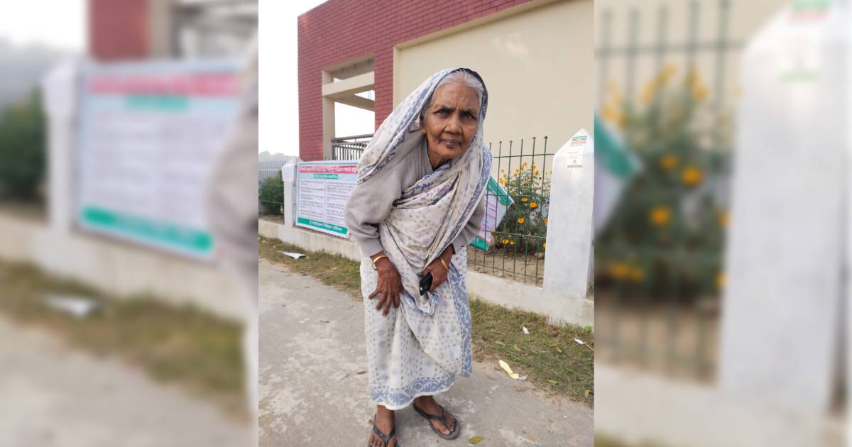 একাই কেন্দ্রে এসে ভোট দিলেন অশীতিপর বৃদ্ধা