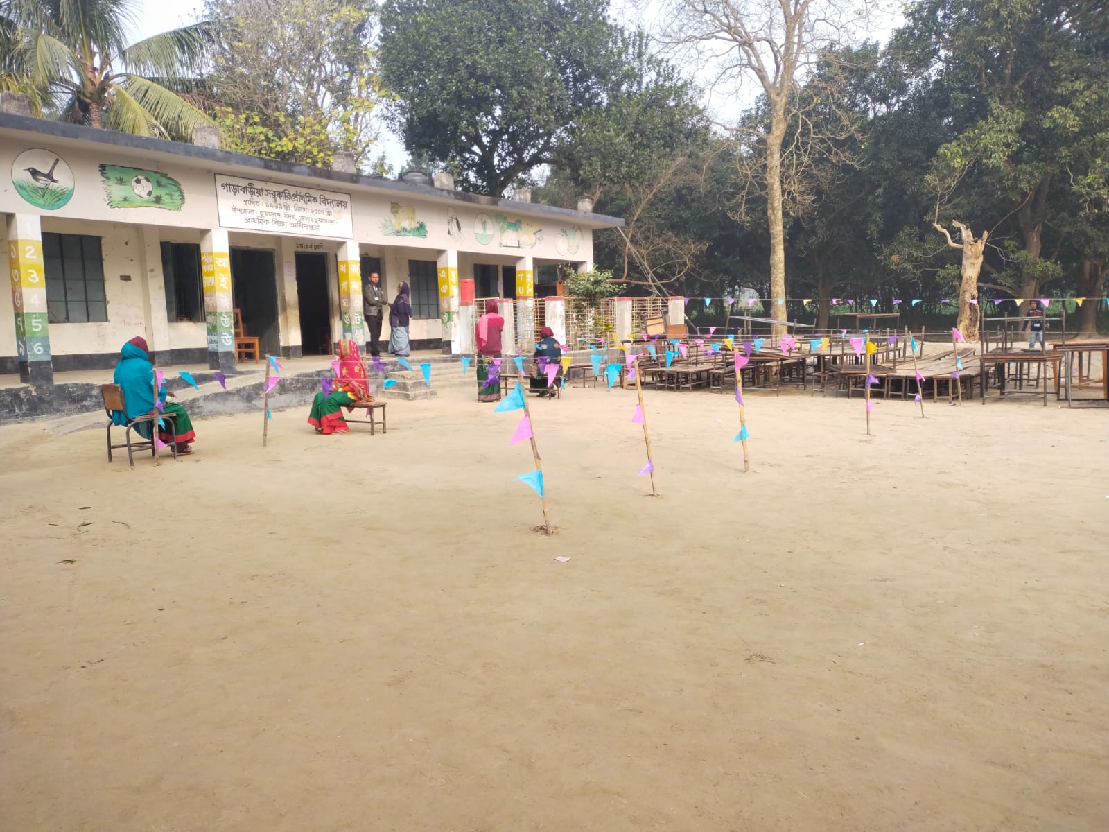 ভোট শুরুর দেড় ঘণ্টা; ফাঁকা মহিলা ভোটার লাইন