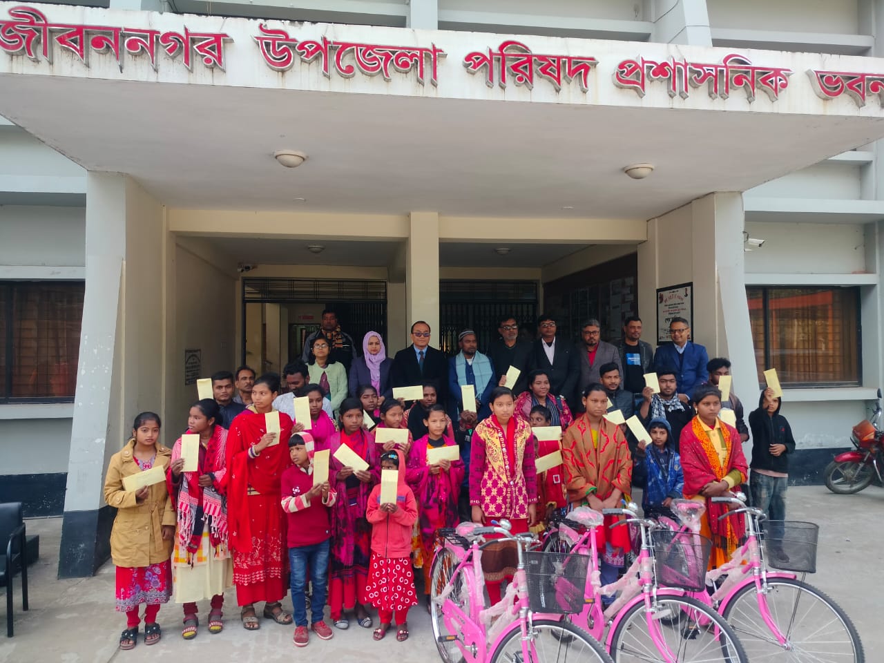 জীবননগরে শিক্ষার্থীদের মধ্যে বাইসাইকেল ও শিক্ষাবৃত্তি প্রদান