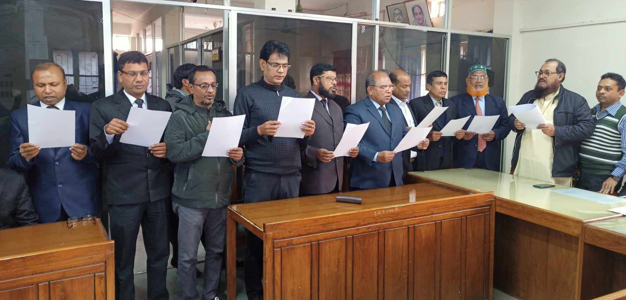 চুয়াডাঙ্গায় আইনজীবী সমিতির নতুন কমিটির দায়িত্ব গ্রহণ