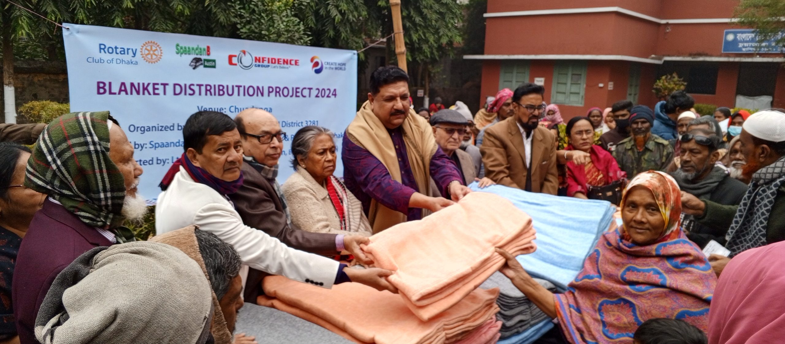 চুয়াডাঙ্গায় শীতার্তদের পাশে ‘আমরাও মানুষের জন্য’ সংগঠন
