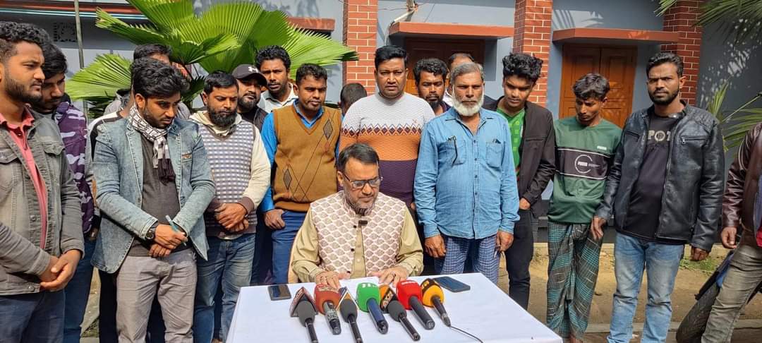 ঝিনাইদহে ফলাফল প্রত্যাখান করে স্বতন্ত্র প্রার্থীর সংবাদ সম্মেলন