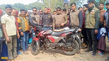 মোটরসাইকেলে মিলল ৭ কেজি রুপার গহনা