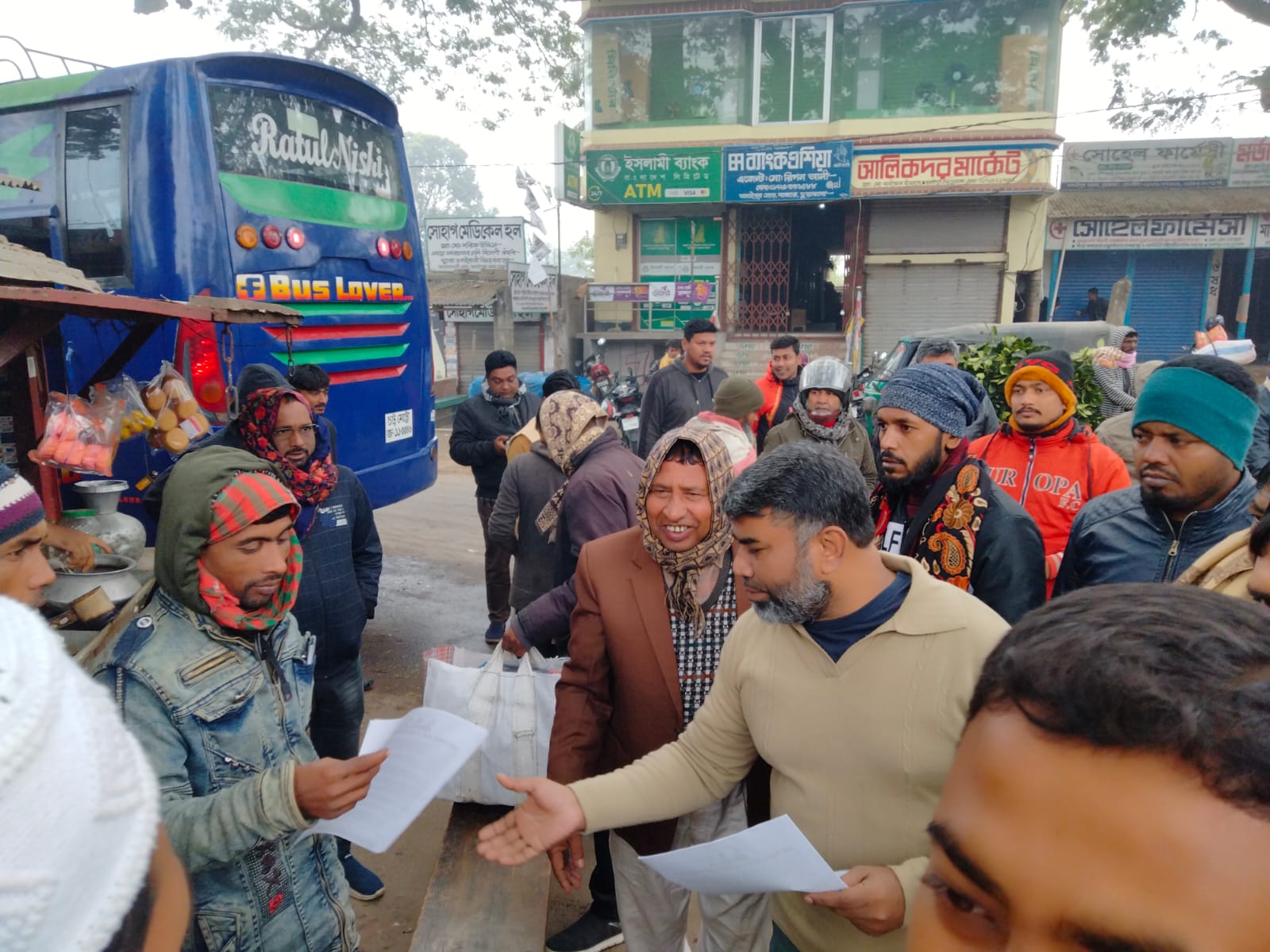 এক দফা দাবিতে চুয়াডাঙ্গায় বিএনপির লিফলেট বিতরণ