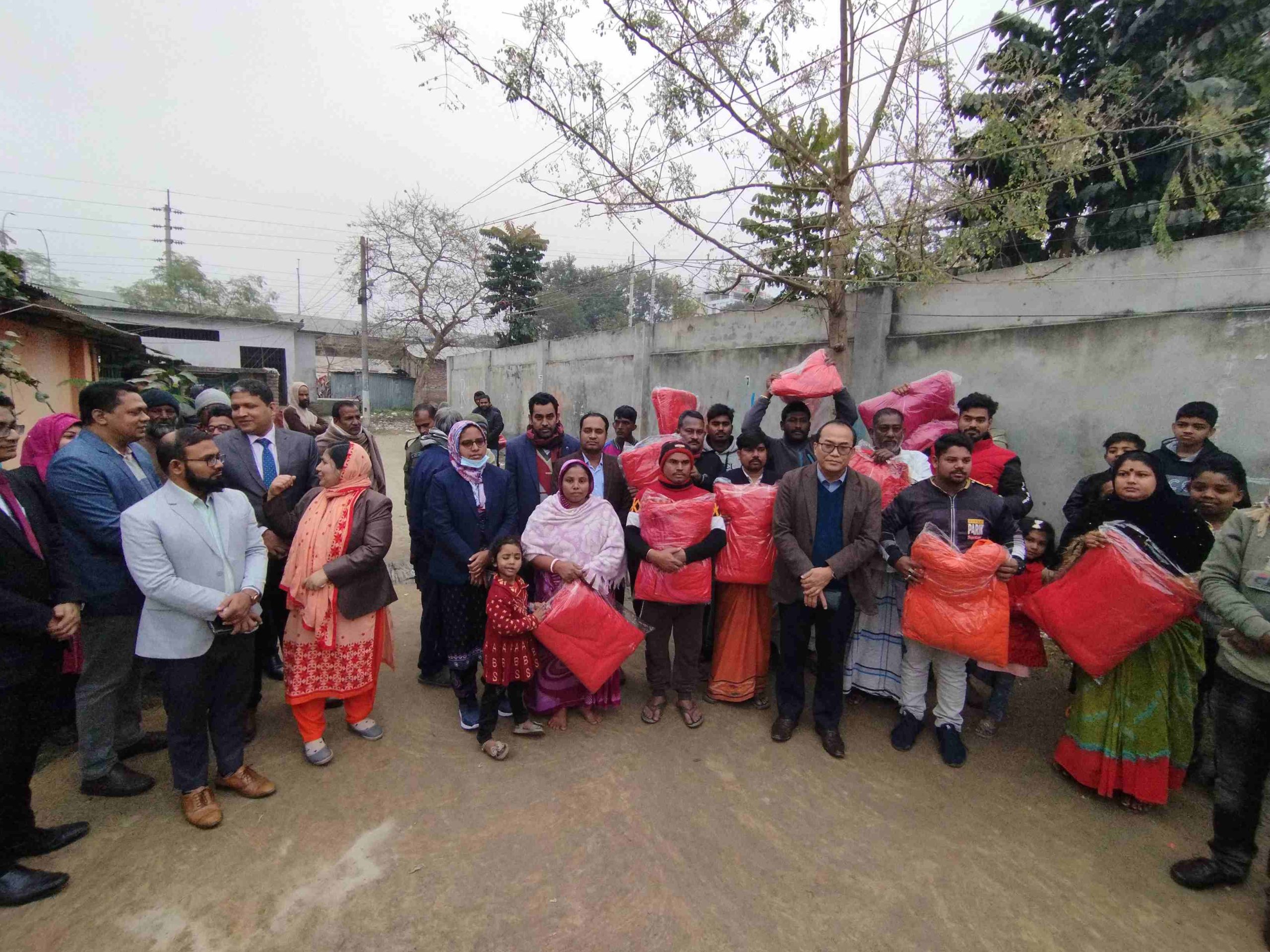 বিত্তবানদের শীতার্ত মানুষের পাশে দাঁড়ানোর আহ্বান