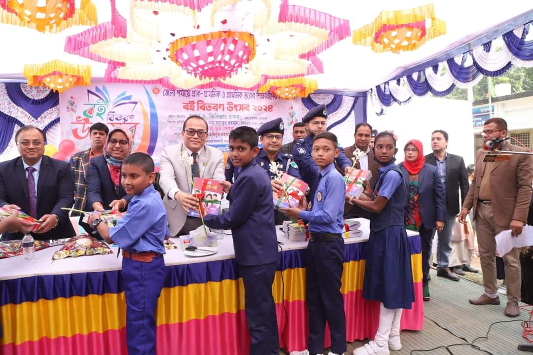 চুয়াডাঙ্গা ও ঝিনাইদহে বছরের প্রথম দিনে ‘বই বিতরণ উৎসব’ উদ্যাপন