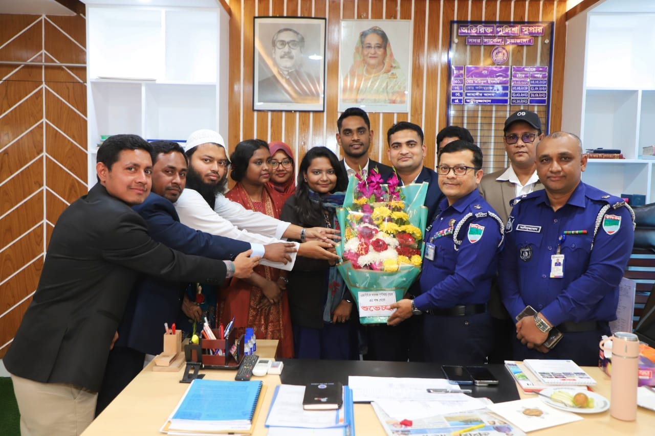 ৪৩তম বিসিএস ক্যাডারে সুপারিশপ্রাপ্ত চুয়াডাঙ্গার নবীন কর্মকর্তাদের সংবর্ধনা প্রদান