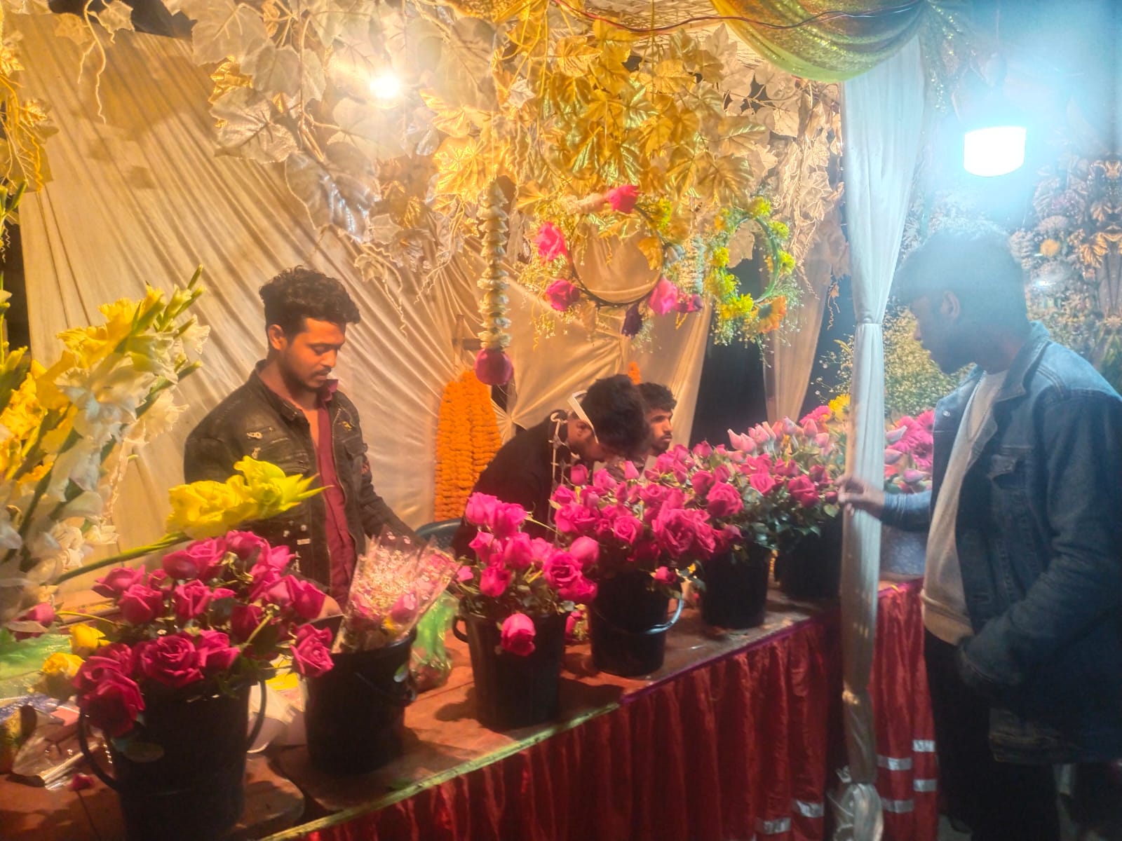 আজ বসন্তে ‘ভালোবাসি’ বলার দিন