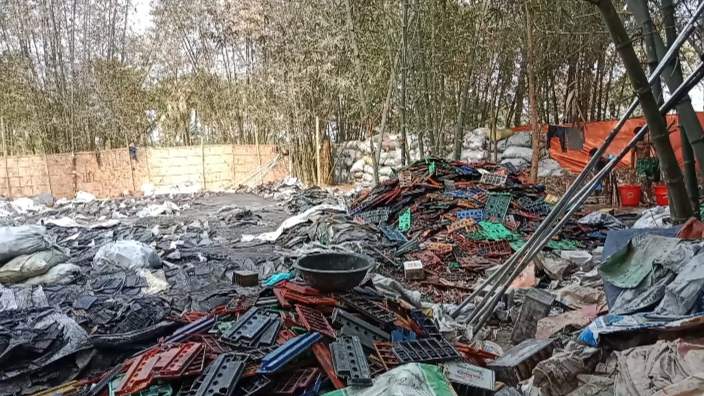 চুয়াডাঙ্গার উক্তগ্রামে গড়ে উঠেছে অবৈধ সিসা কারখানা