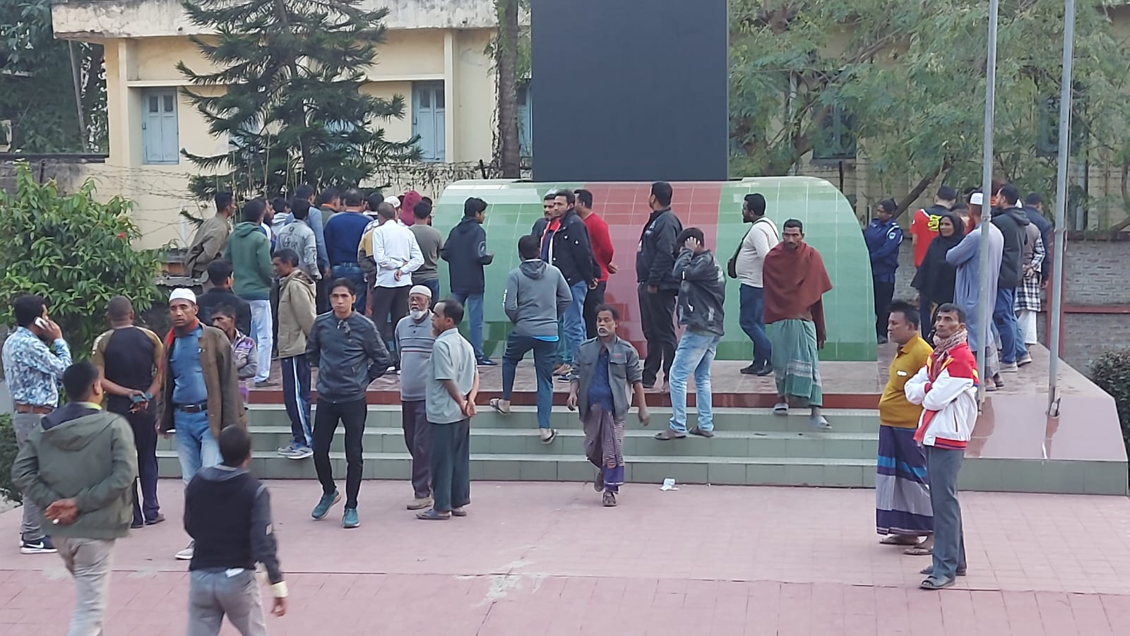 চুয়াডাঙ্গা বড় বাজার শহিদ স্মৃতিস্তম্ভে পড়েছিল প্রশান্ত কুমারের লাশ