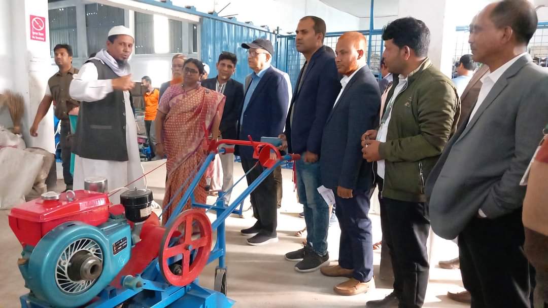 চুয়াডাঙ্গায় জনতা ইঞ্জিনিয়ারিং পরিদর্শনকালে পিকেএসএফ’র এমডি ড. নমিতা হালদার