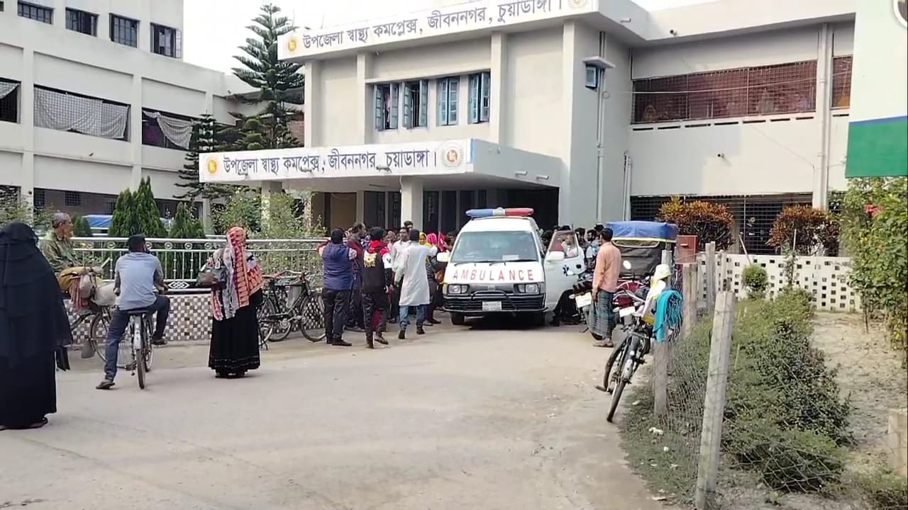 এলজিইডির কর্মচারীর মৃত্যু, আহত অন্তত ১১
